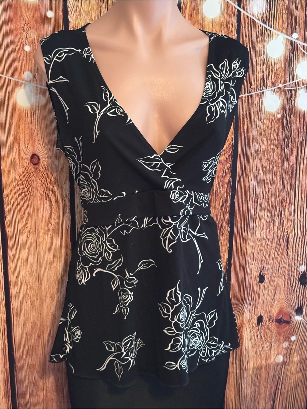 Sexy Black Floral V-Neck Sleeveless Peplum Top